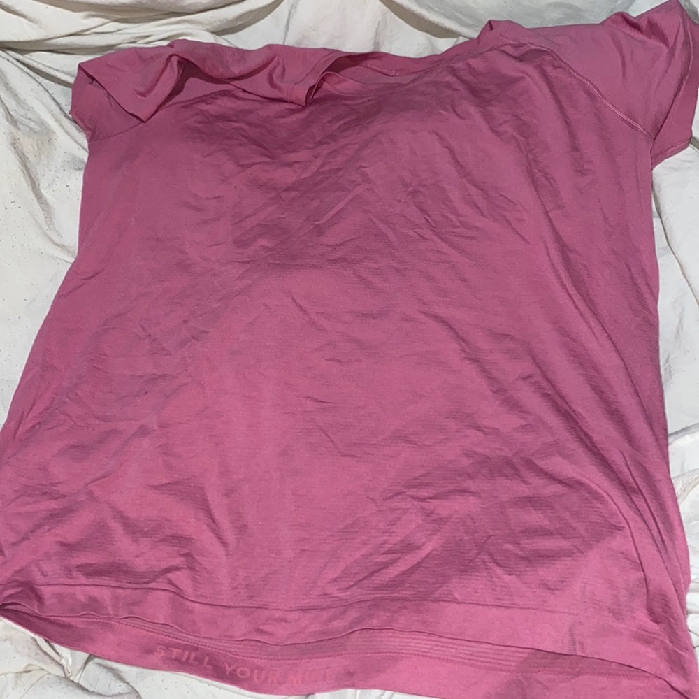 Pink lulu top size 20 i size up to make a little loose in normal size xl